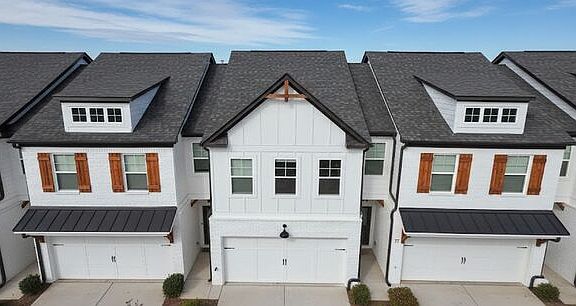 3rd image of 81 Auburn Woods Dr