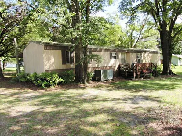 29 Lakeview Dr, Fort Gaines, GA 39851