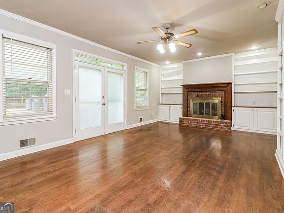 4th image of 3528 Greenway Dr SW