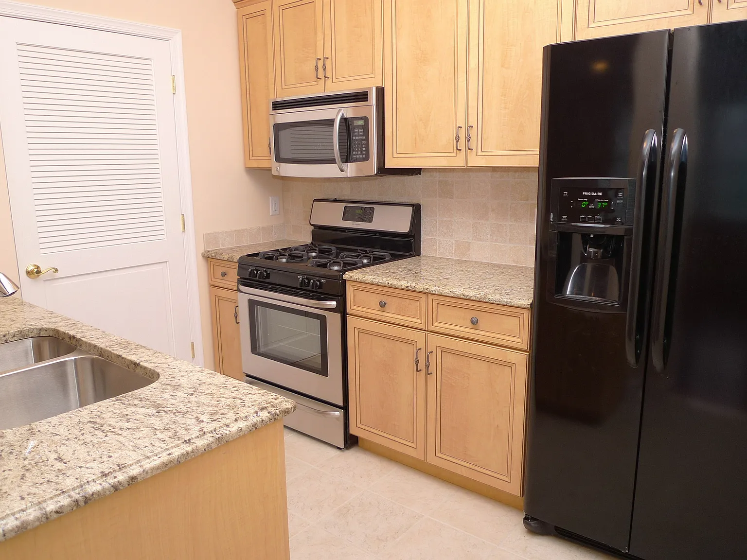 2 bed, $3,650 — Photo 4