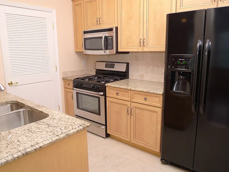 22 Hemlock Ln — Photo 3