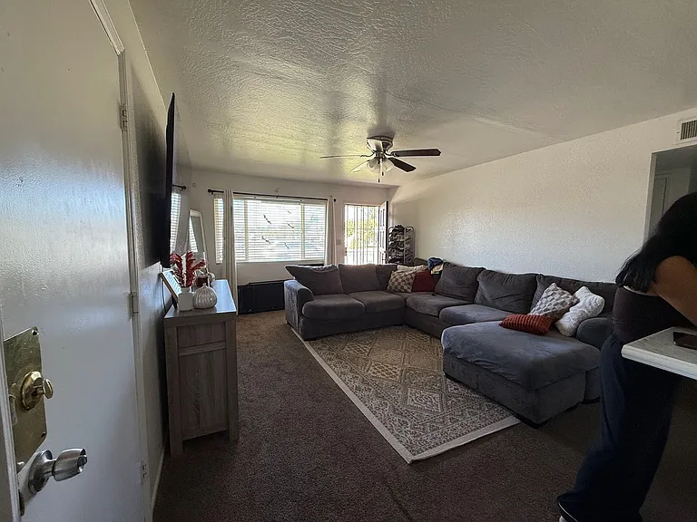 458 N Lillie Ave — Photo 6