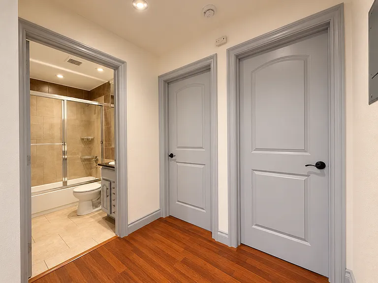 NoHo Liv Apartments — Photo 23
