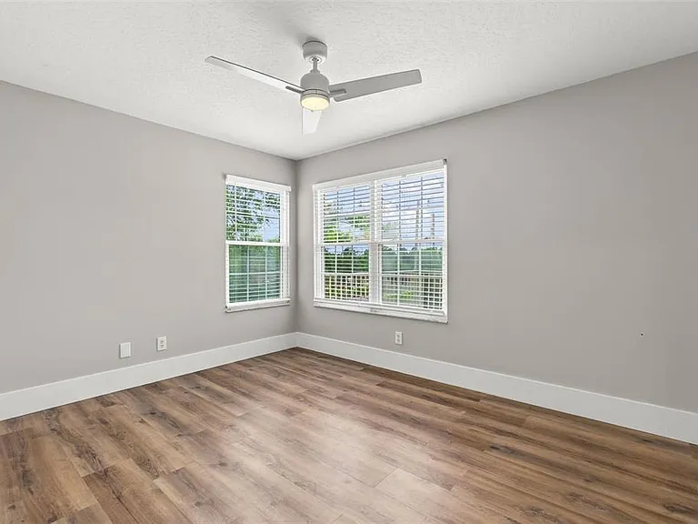 11462 Commercial St — Photo 21