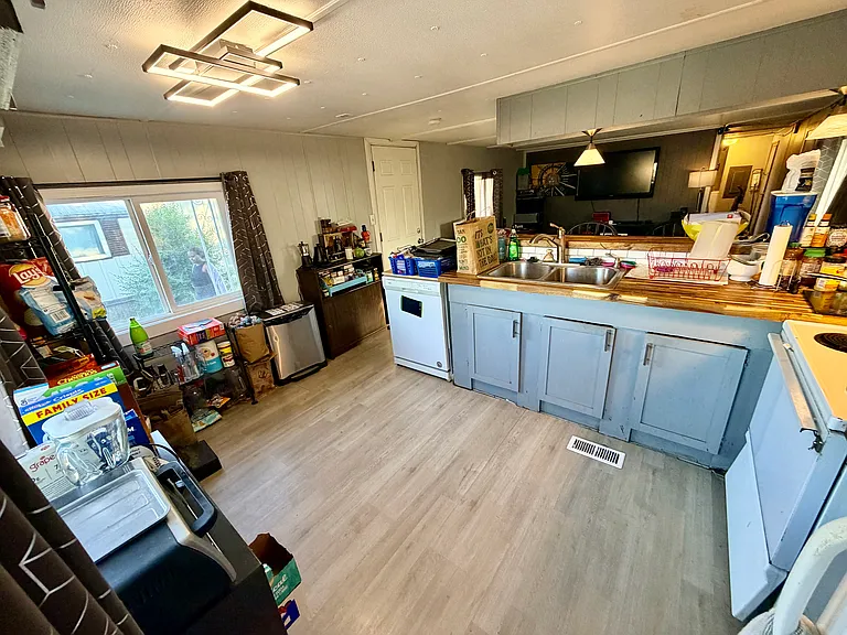 306 E 41st St #10 — Photo 4