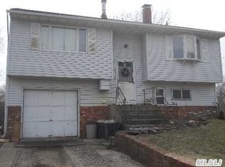117 Circle Dr S, East Patchogue, NY 11772