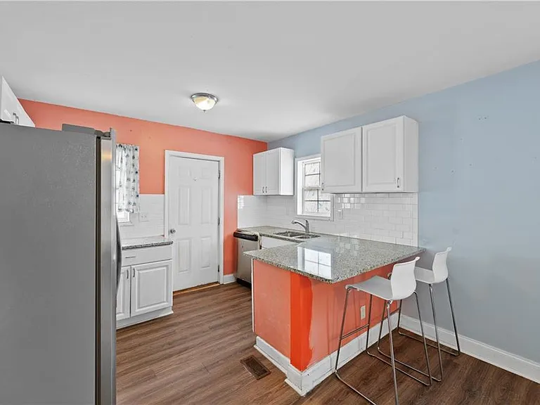 1124 Graymont Dr SW — Photo 5