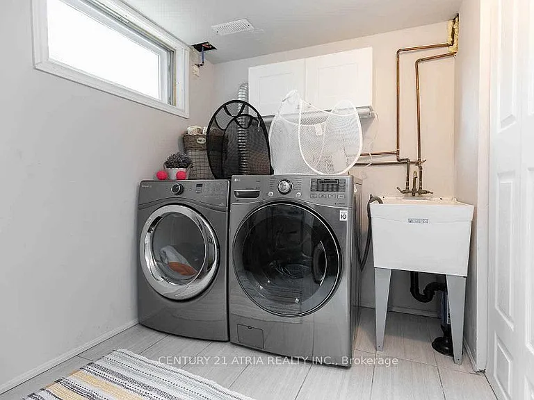 639 Mortimer Ave — Photo 8