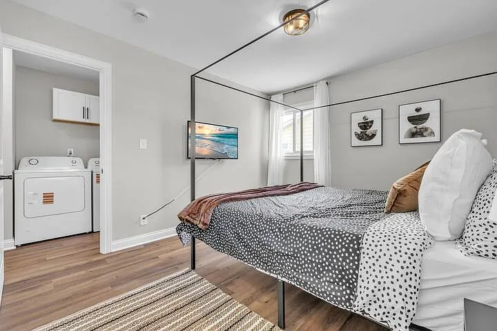 112 S Maxon Ln — Photo 16