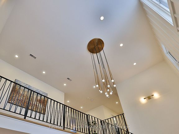 5th image of 200 Chartwell Rd