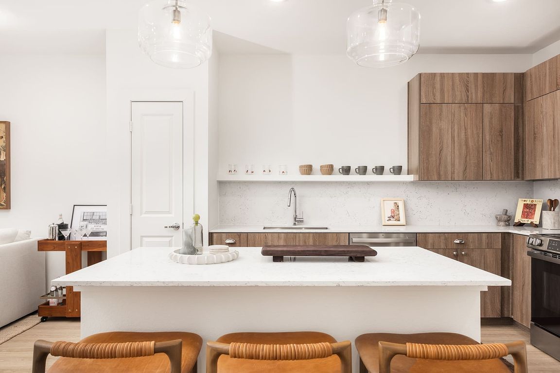 Grounded surroundings warmed by oak