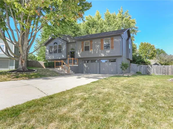 234 SE Topaz Cir, Lees Summit, MO 64063