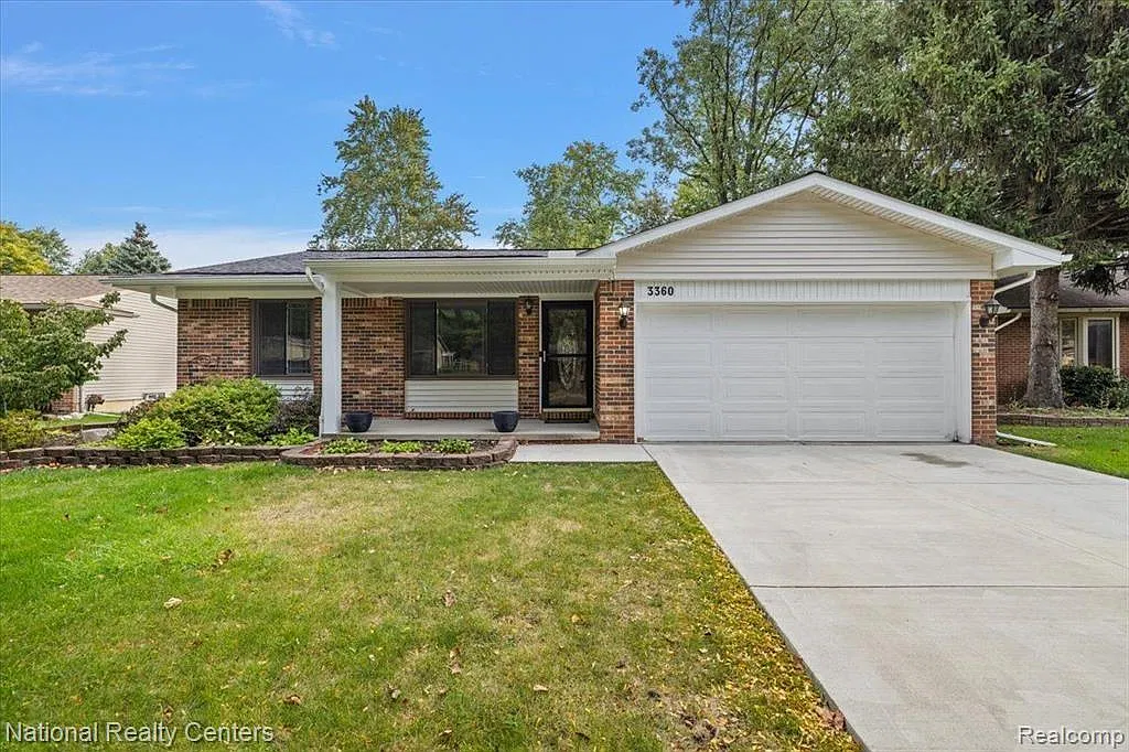 3 bed, 2.5 bath, 2344 sqft, $2,650 — Photo 1