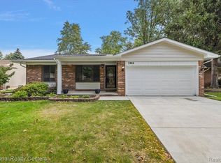 3360 Wolverine Dr, Troy, MI 48083