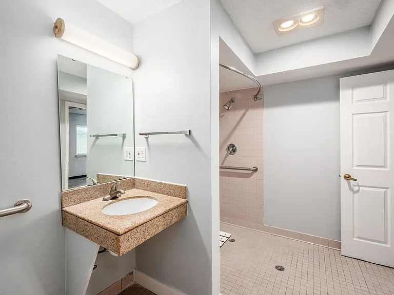 ReVi Columbus East — Photo 14