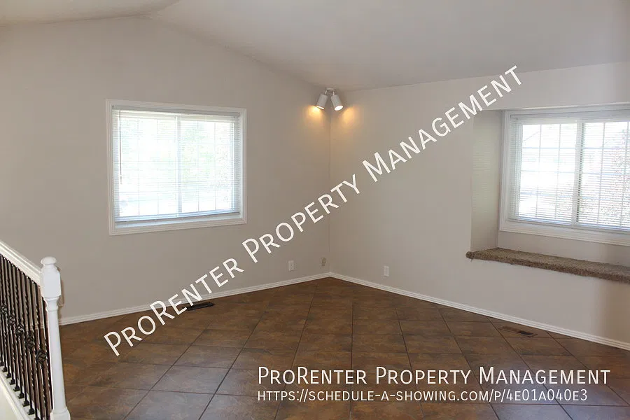 4 Bed, 2 Bath Farmington Twin Home — Photo 4