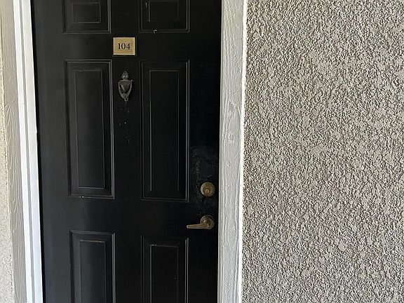 2nd image of 1535 Lincoln Way APT 104