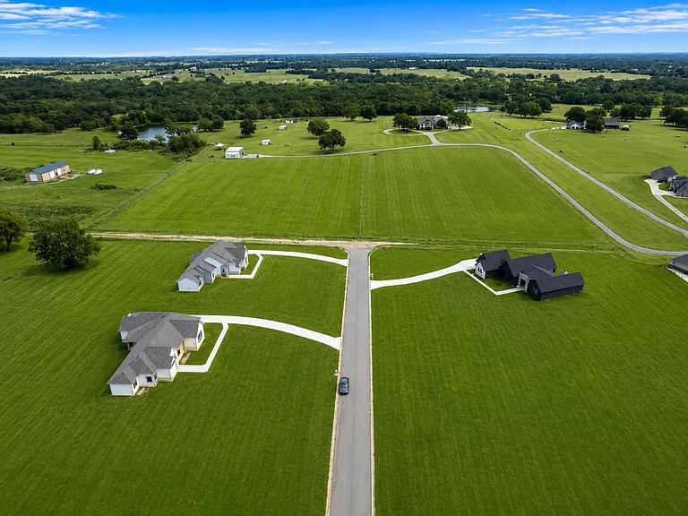 223 Vaughn Ln — Photo 29