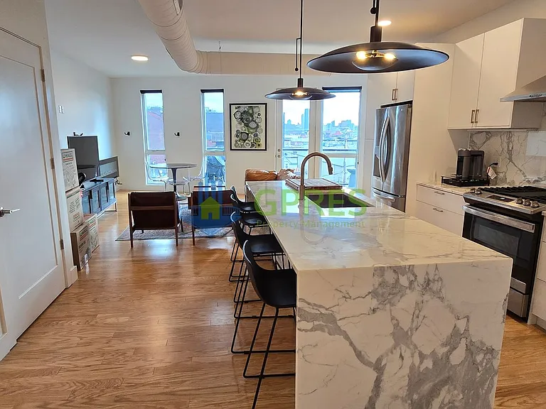 3725 Butler St — Photo 3