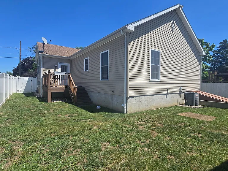402 Gloucester Ave — Photo 21