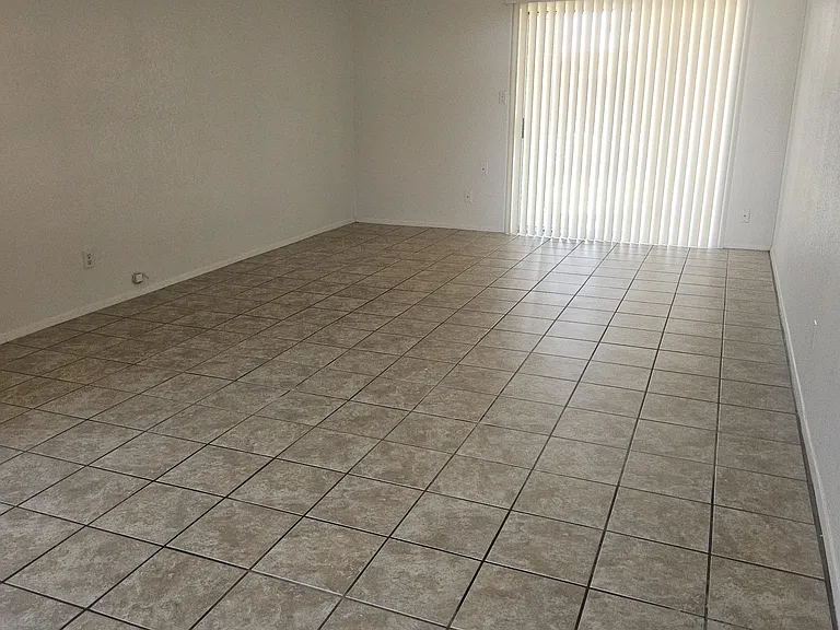 1605 S Telshor Blvd #F — Photo 3