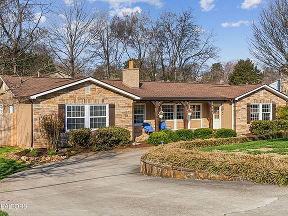 2nd image of 1204 Huntington Rd