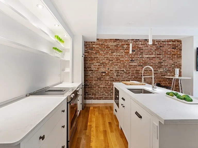 15 Regent Cir — Photo 5