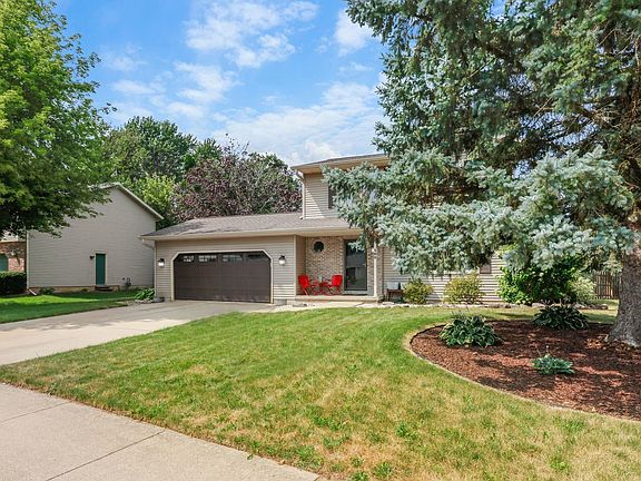 3rd image of 489 Cherry Wood Dr