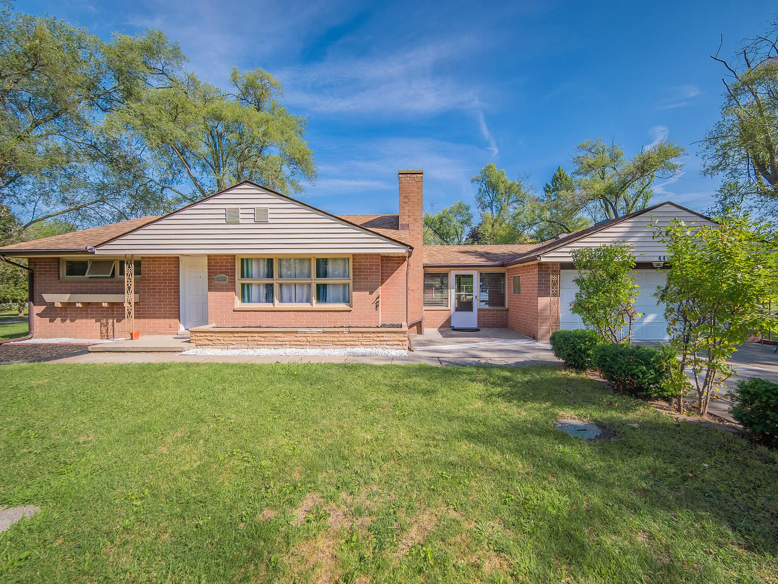 4 bed, 2.0 bath, 1528 sqft, $2,400 — Photo 1