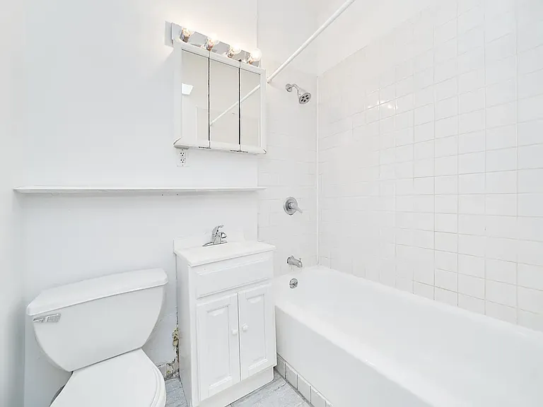 331 W 43rd St #5A1 — Photo 7
