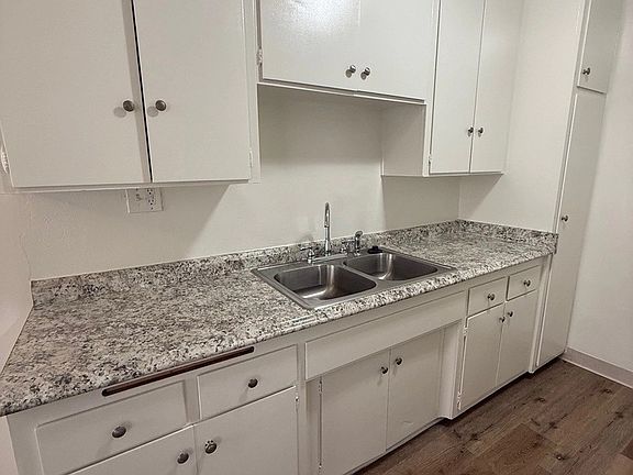 5th image of 1537 Torrance Blvd APT 3