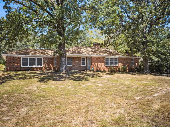 7520 W Markham St, Little Rock, AR 72205