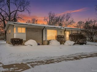 7479 N Charlesworth St, Dearborn Heights, MI 48127