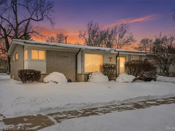 7479 N Charlesworth St, Dearborn Heights, MI 48127