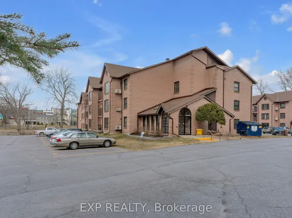 9 Centre St S #104, Greater Napanee, ON K7R 3X3