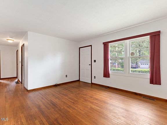 3rd image of 2736 Maida Lane