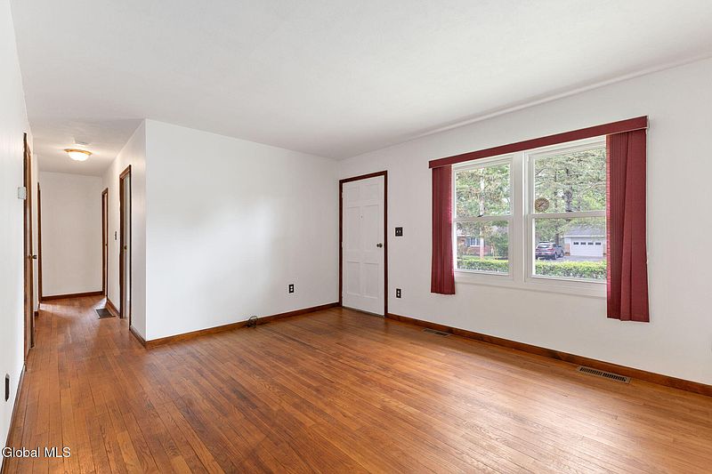 3rd image of 2736 Maida Lane