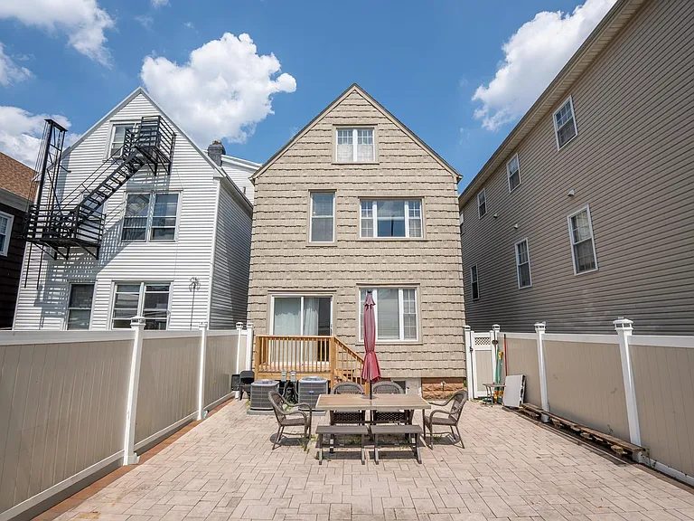 24 Edwards Ct #1 — Photo 14