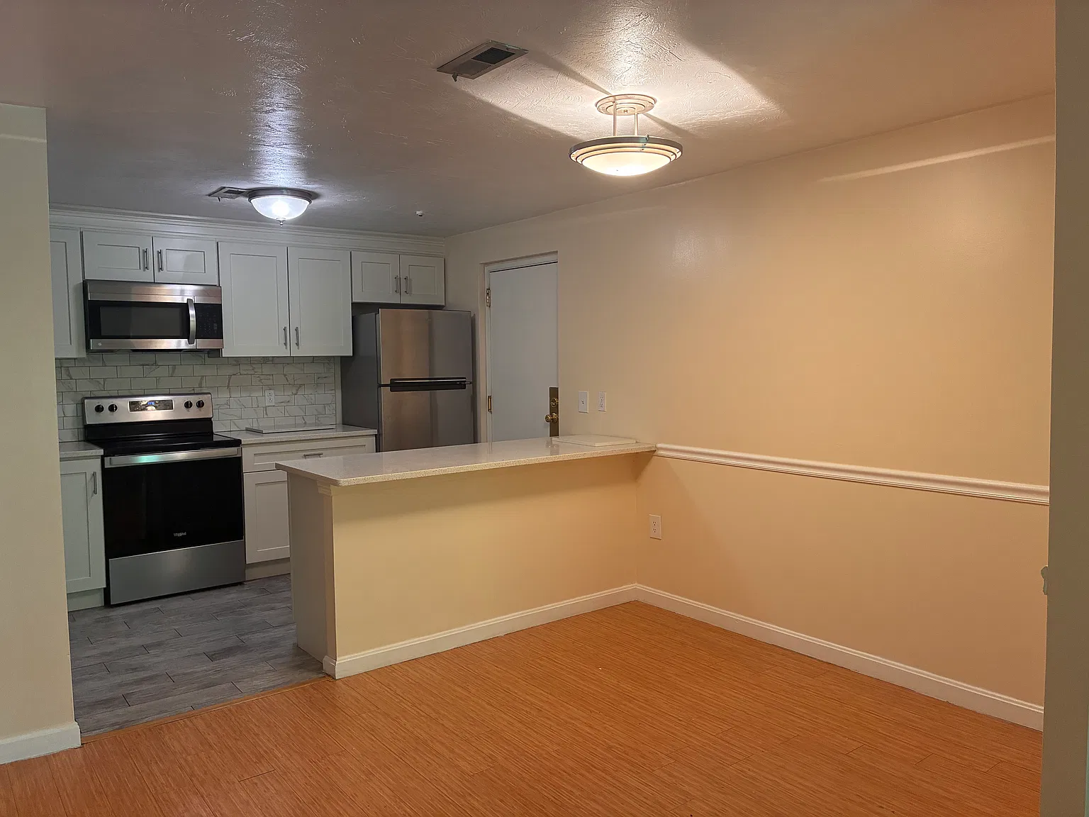 2 bed, 873 sqft, $2,500 — Photo 2