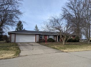 305 Buckingham Dr, Hartford City, IN 47348
