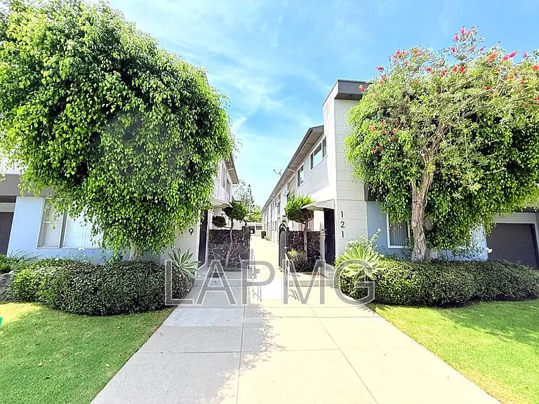 119 N Hillcrest Blvd #16 — Photo 1