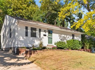 925 N Geyer Rd, Saint Louis, MO 63122