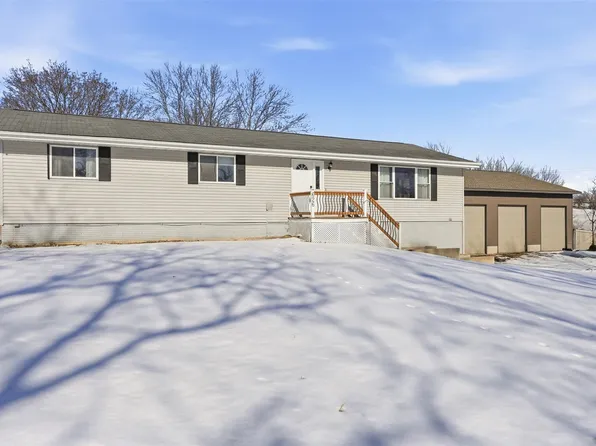 626 Grove St, Central City, IA 52214