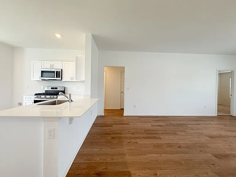 16208 Lovers Ln — Photo 4
