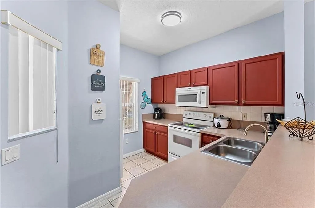 3 bed, 2.5 bath, 1291 sqft, $1,900 — Photo 4