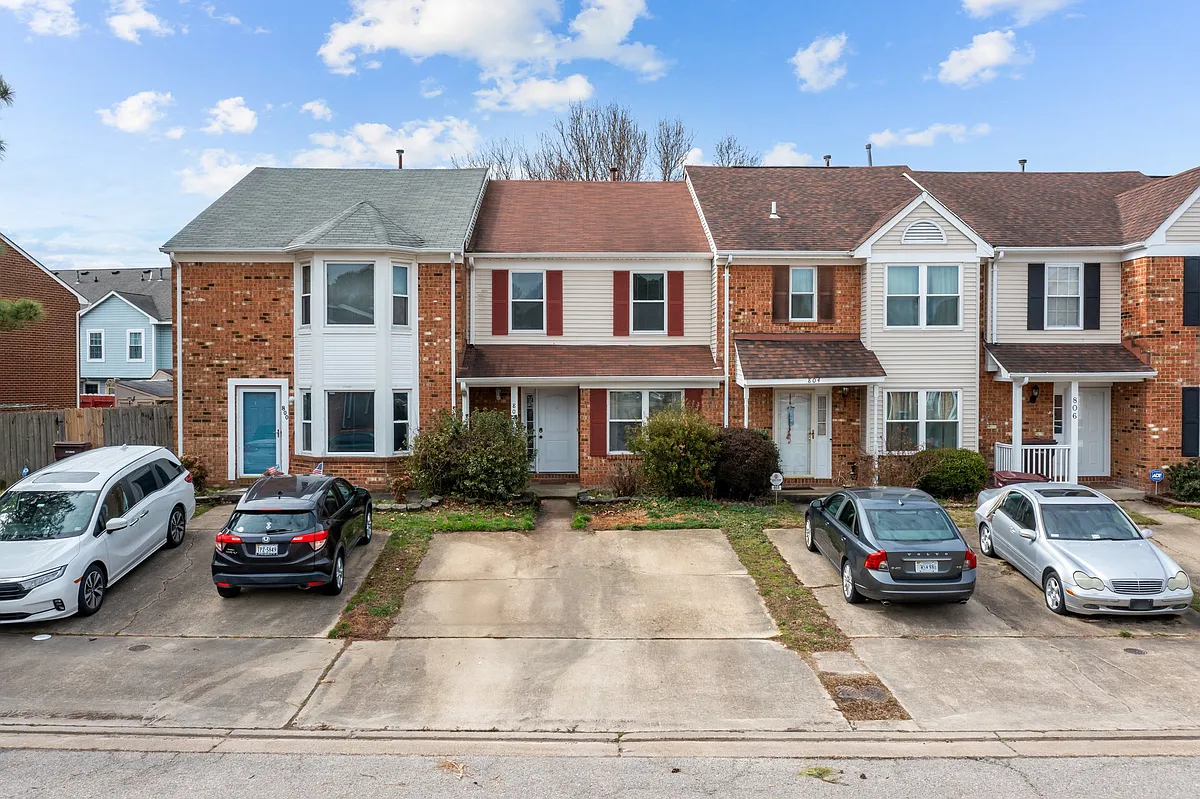 Building Photo - 802 Nottaway Dr #1