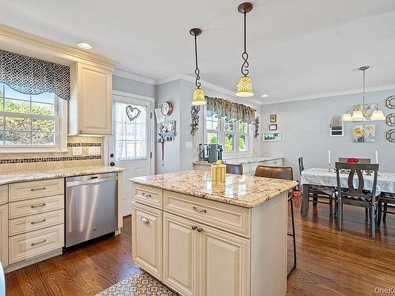5th image of 115 Lambert Avenue
