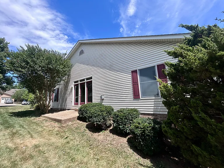 348 Diana Ct — Photo 30