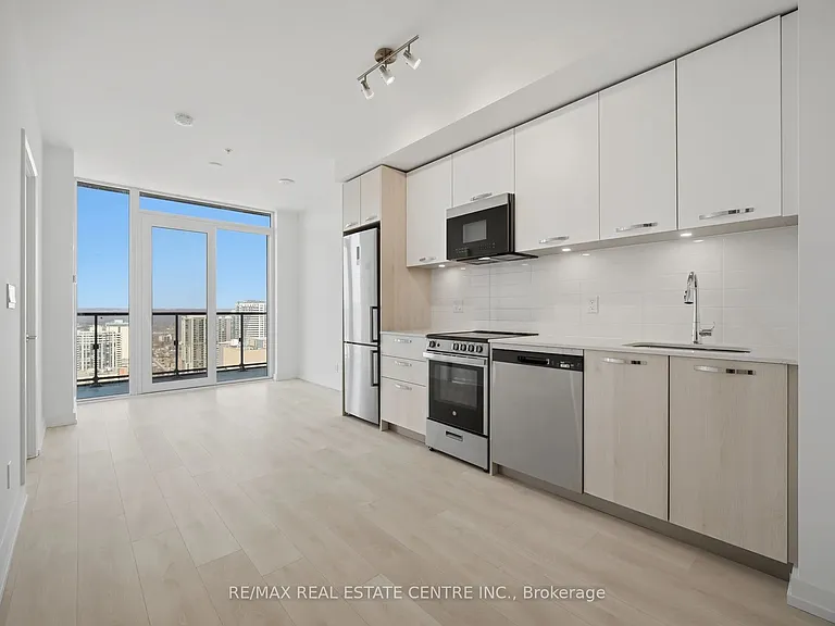 75 James St S #3015 — Photo 23