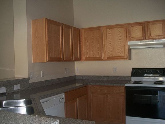 5th image of 13 Richardson Dr